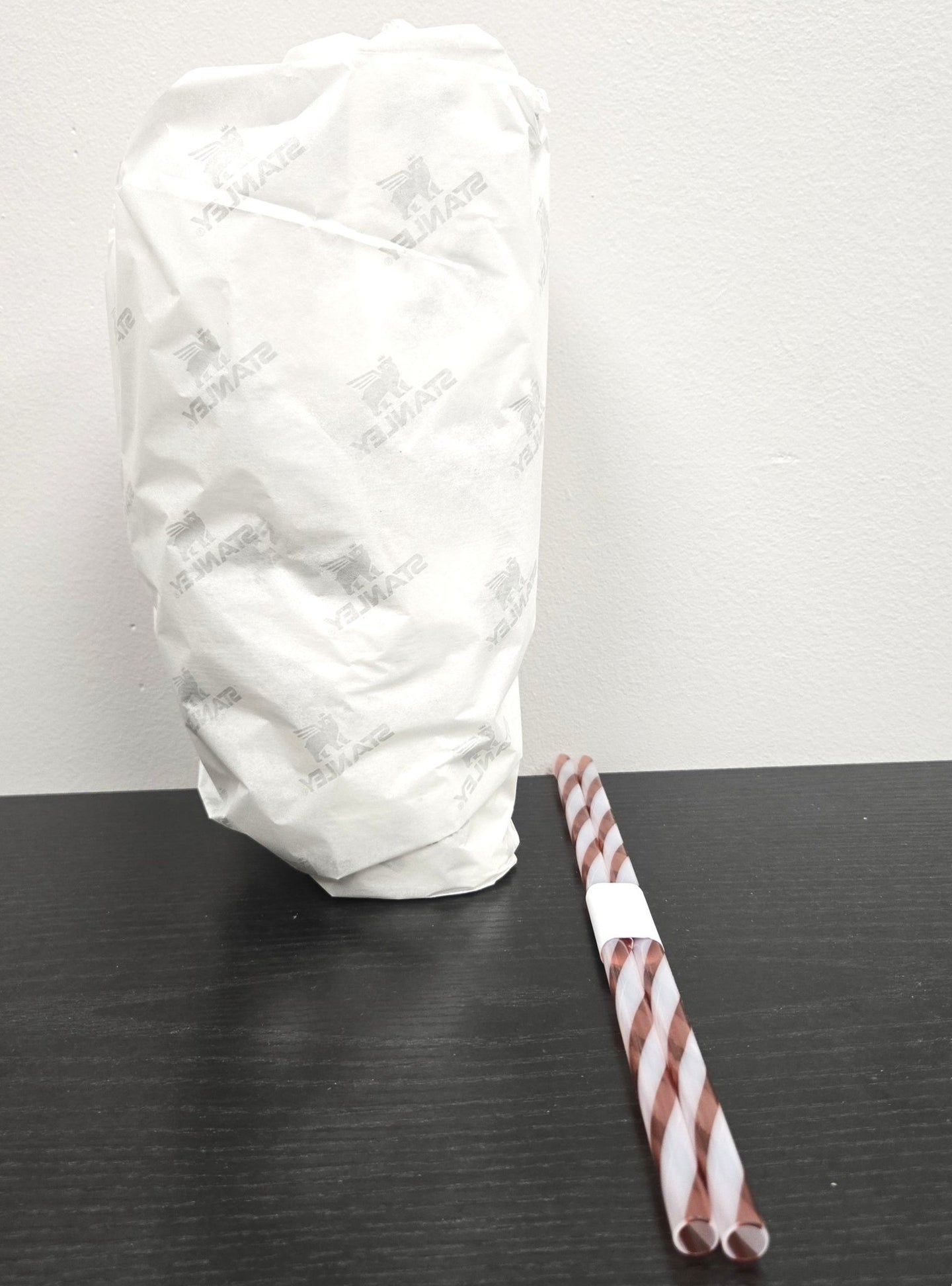 Stanley Quencher H20 FlowState 40 Oz Tumbler Mistletoe Twist 10 - 10824 - 535 Limited Edition - resaled - Stanley - 041604416095